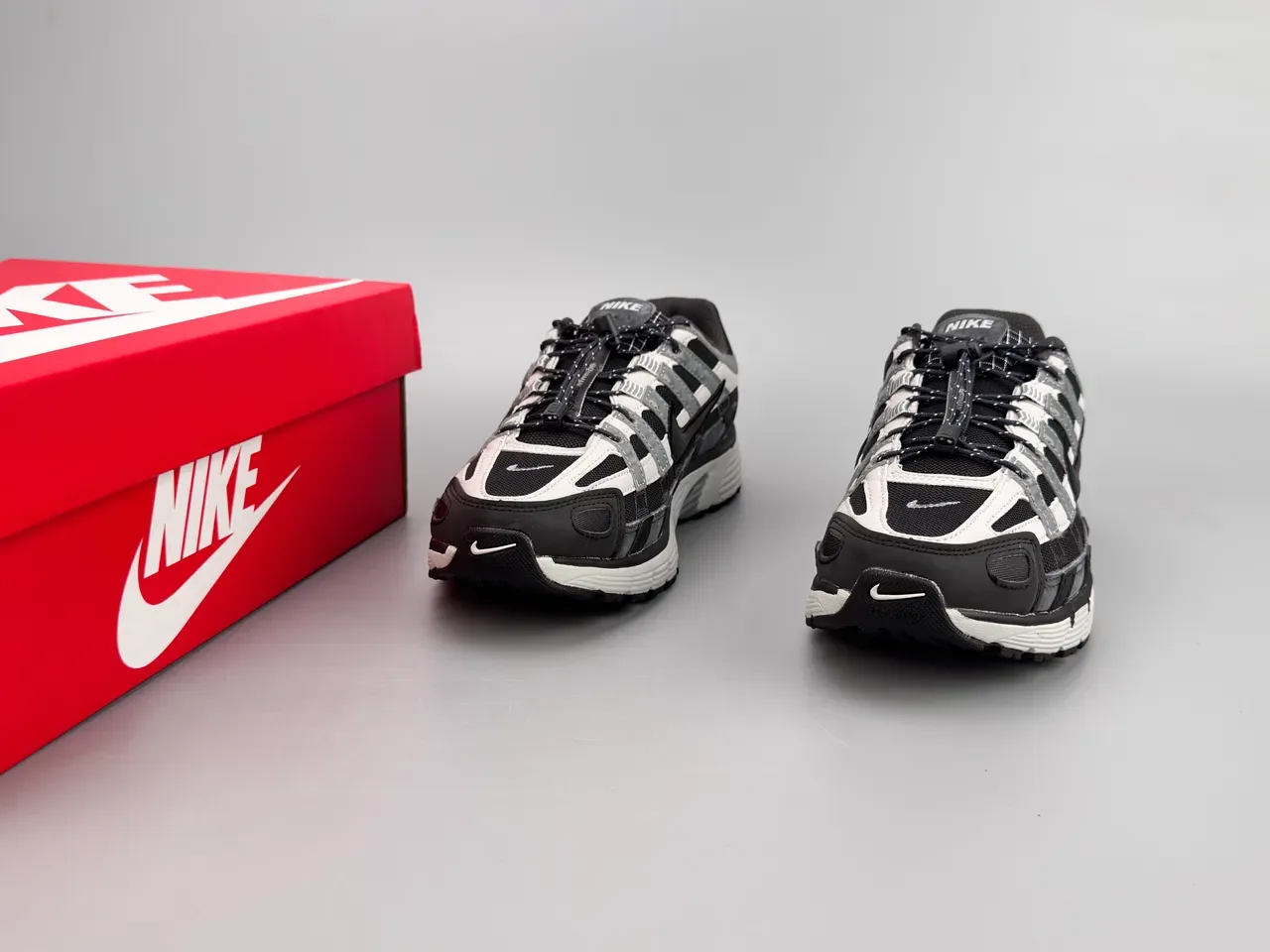 Nike P-6000 Noir Blanc Gris style de vie baskets 5