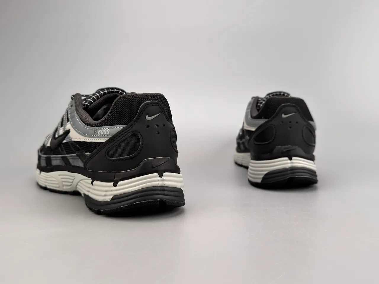Nike P-6000 Noir Blanc Gris style de vie baskets 8