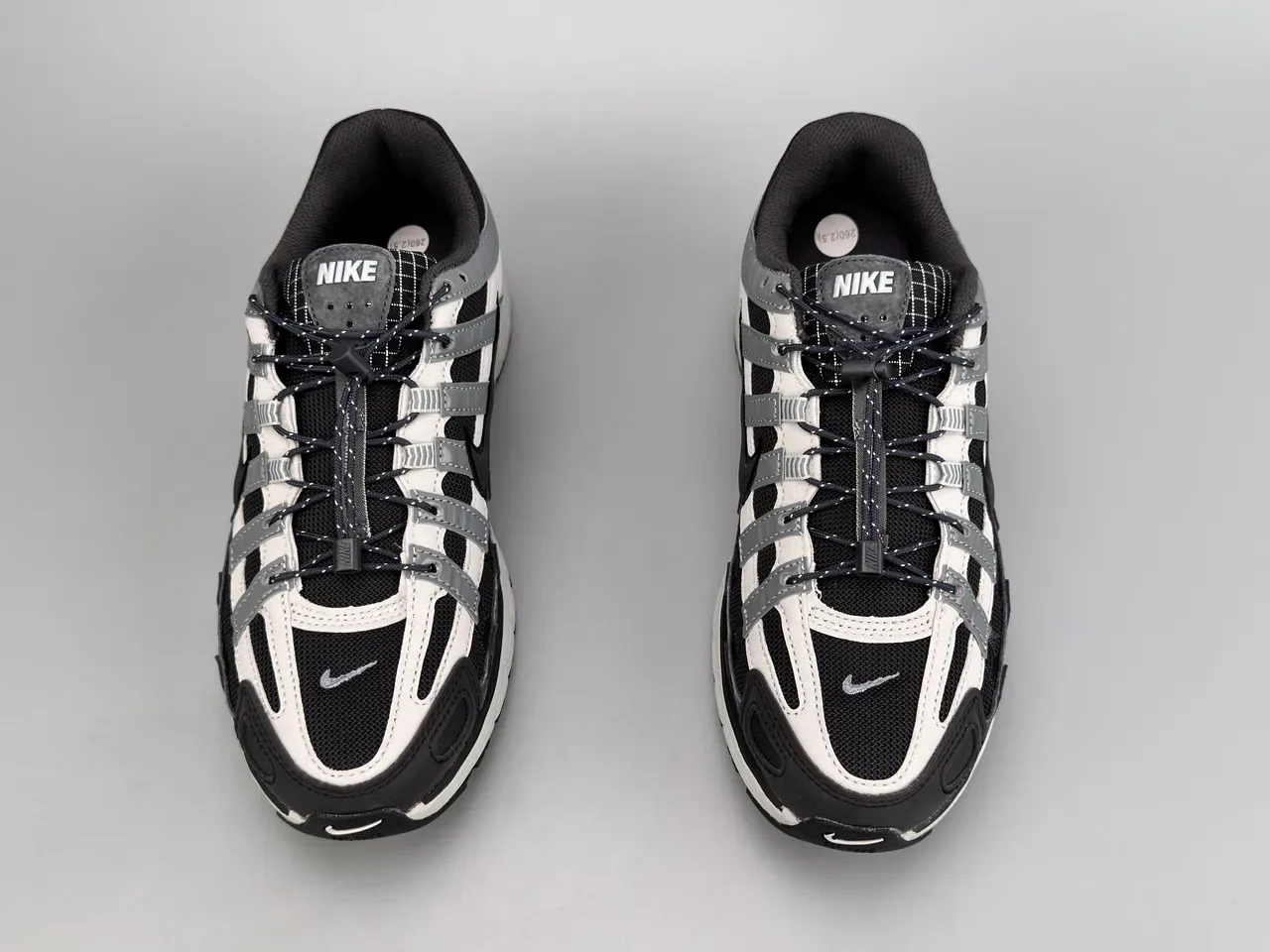 Nike P-6000 Noir Blanc Gris style de vie baskets 9