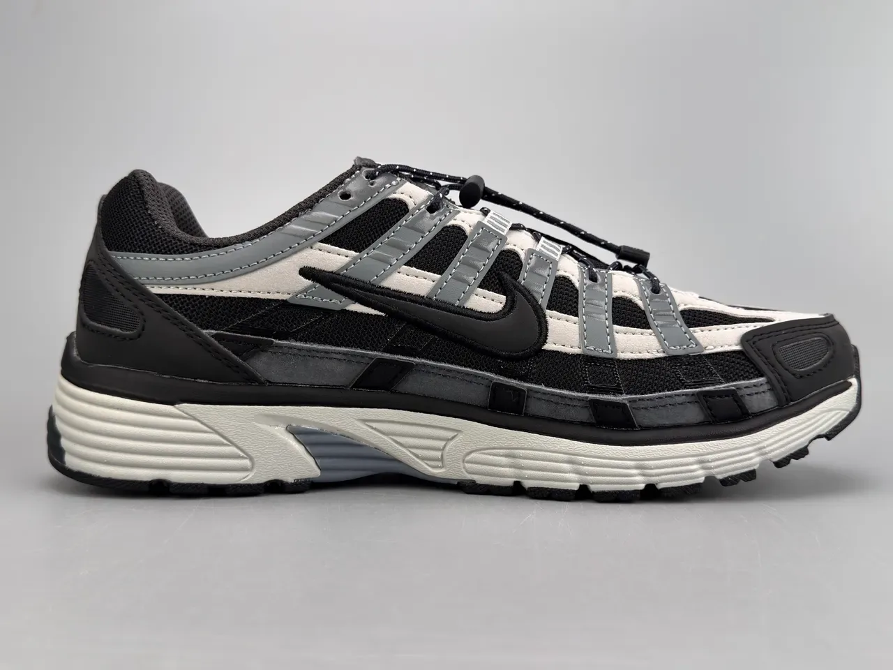 Nike P-6000 Noir Blanc Gris style de vie baskets 10