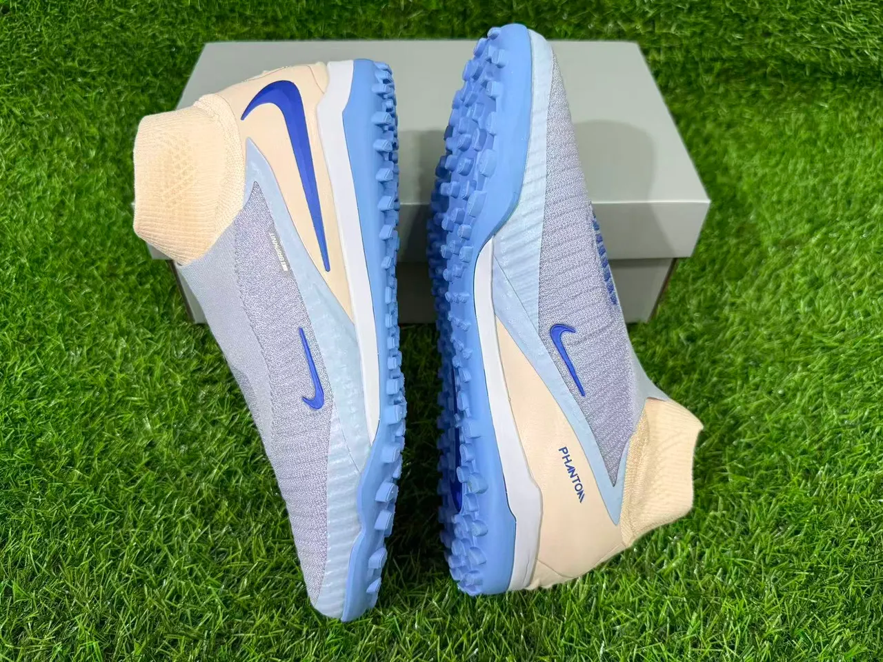 Nike Phantom GT Beige Blue Sock-Fit Upper Knit Construction Turf Soccer Shoes 6