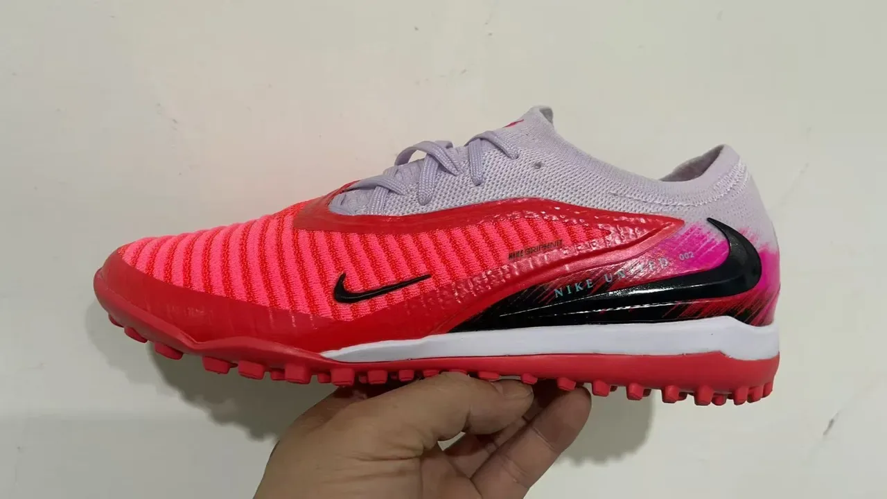 Nike Rouge Rose Bas-Coupé Knit Supérieur Riboté Synthétique Forefoot Overlay Turf Chaussures de Football 2