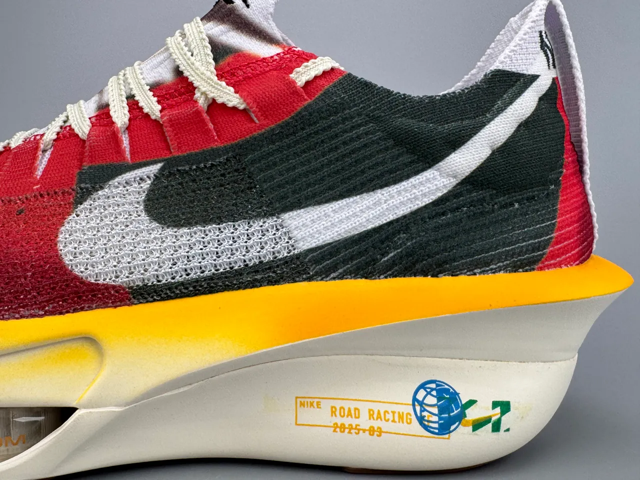 Nike Road Racing 2025-03 红黑黄跑鞋 3