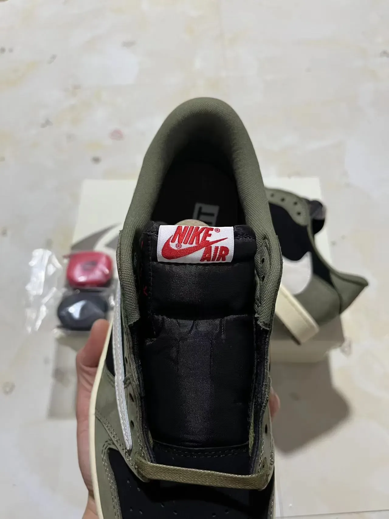 Nike SB Dunk Low Vert Olive Noir Blanc Chaussures Lifestyle Skateboard 4