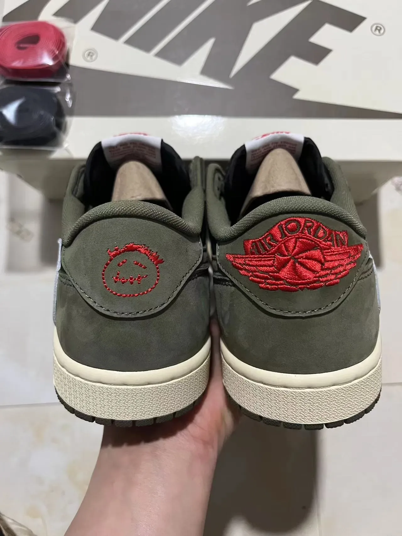 Nike SB Dunk Low Vert Olive Noir Blanc Chaussures Lifestyle Skateboard 8
