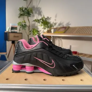 Nike Shox R4 Preto e Rosa Lifestyle Sneakers