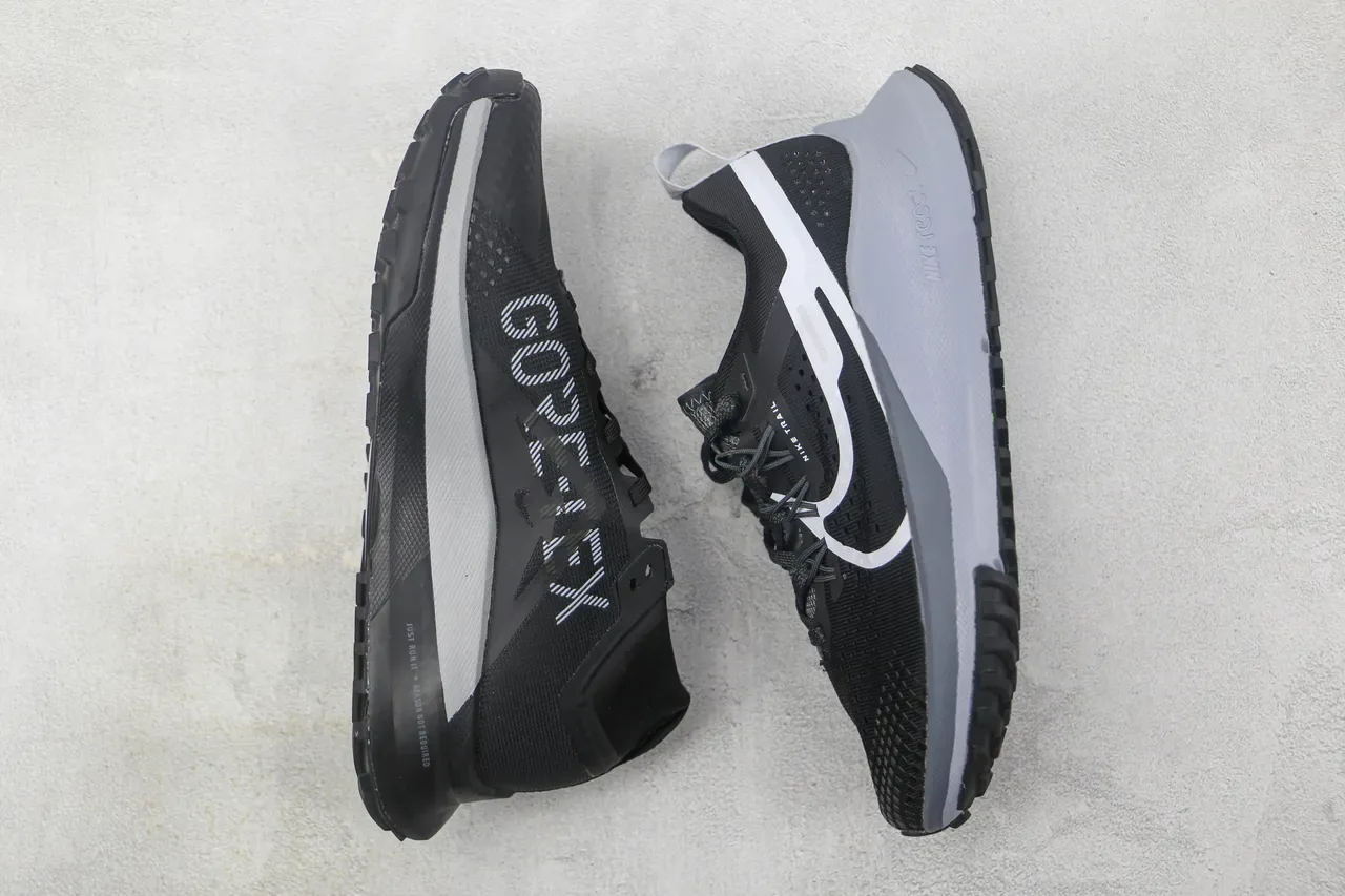 Nike Trail Black Gray Engineered Mesh Upper React Foam Midsole Running Shoes 2