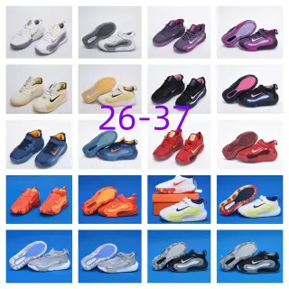 Nike সাদা এবং সোনালি শিশু পারফরম্যান্স স্নিকার্স