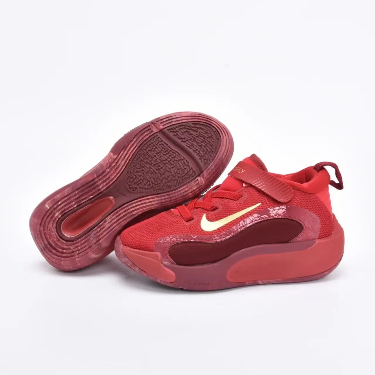 Nike أبيض وذهبي أحذية أداء للأطفال 12