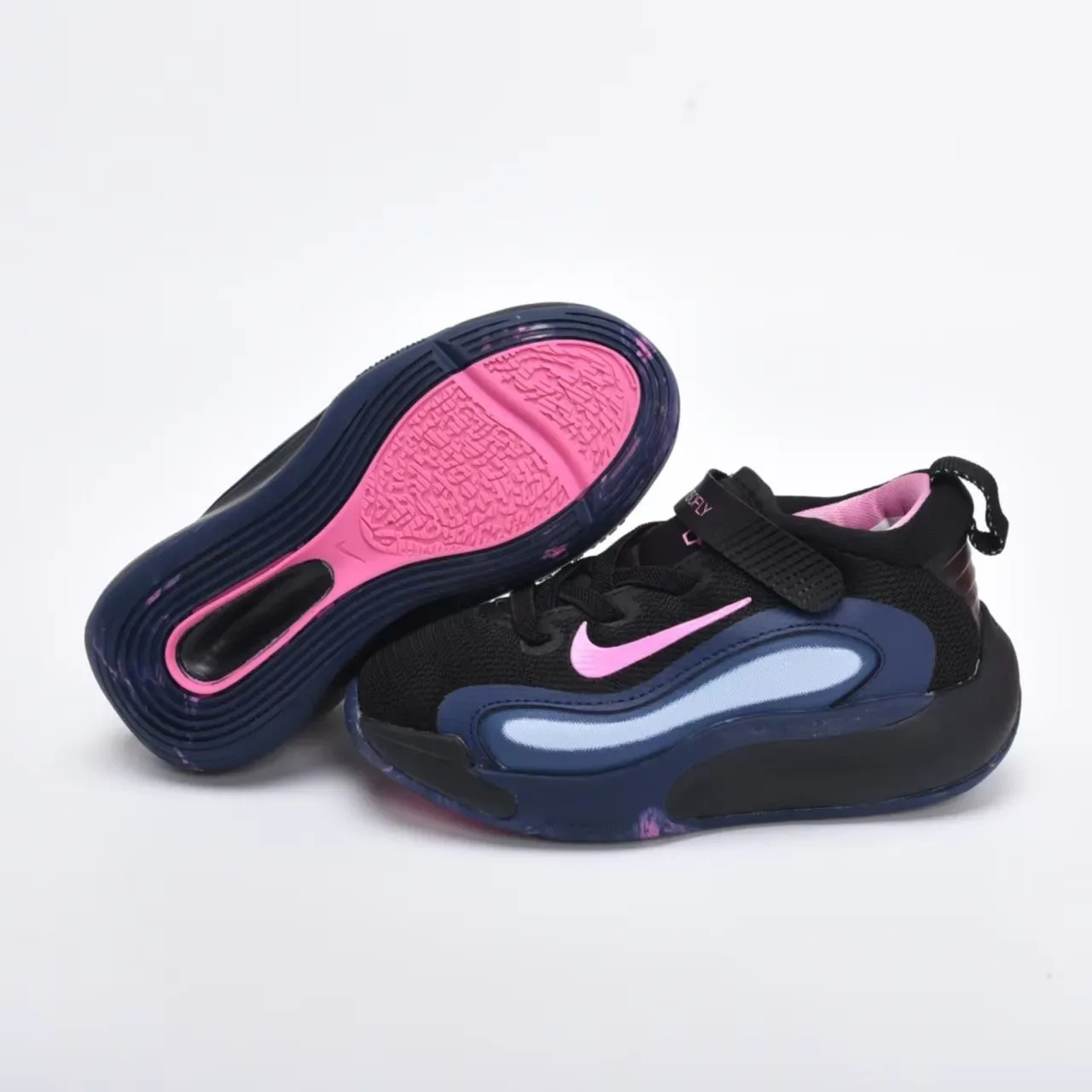 Nike أبيض وذهبي أحذية أداء للأطفال 16