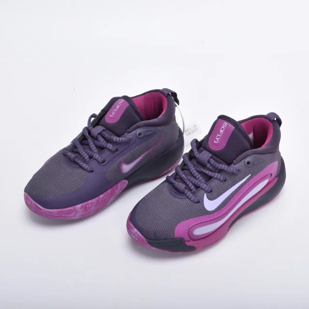 Nike أبيض وذهبي أحذية أداء للأطفال 21