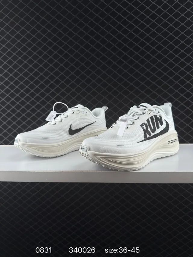 Nike branco preto malha superior espesso ZoomX sola média tênis de corrida 2