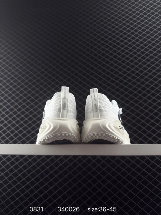 Nike branco preto malha superior espesso ZoomX sola média tênis de corrida 3