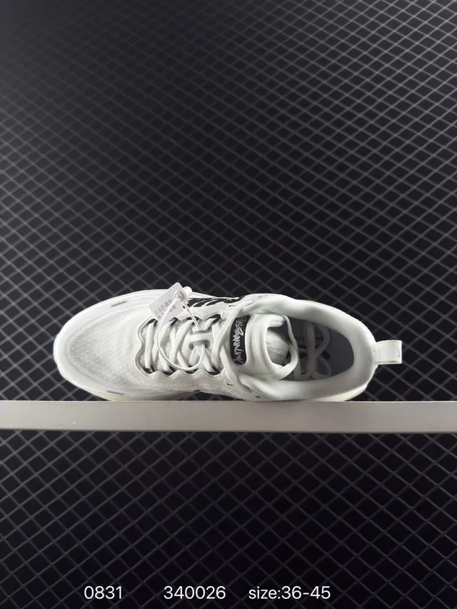 Nike branco preto malha superior espesso ZoomX sola média tênis de corrida 4