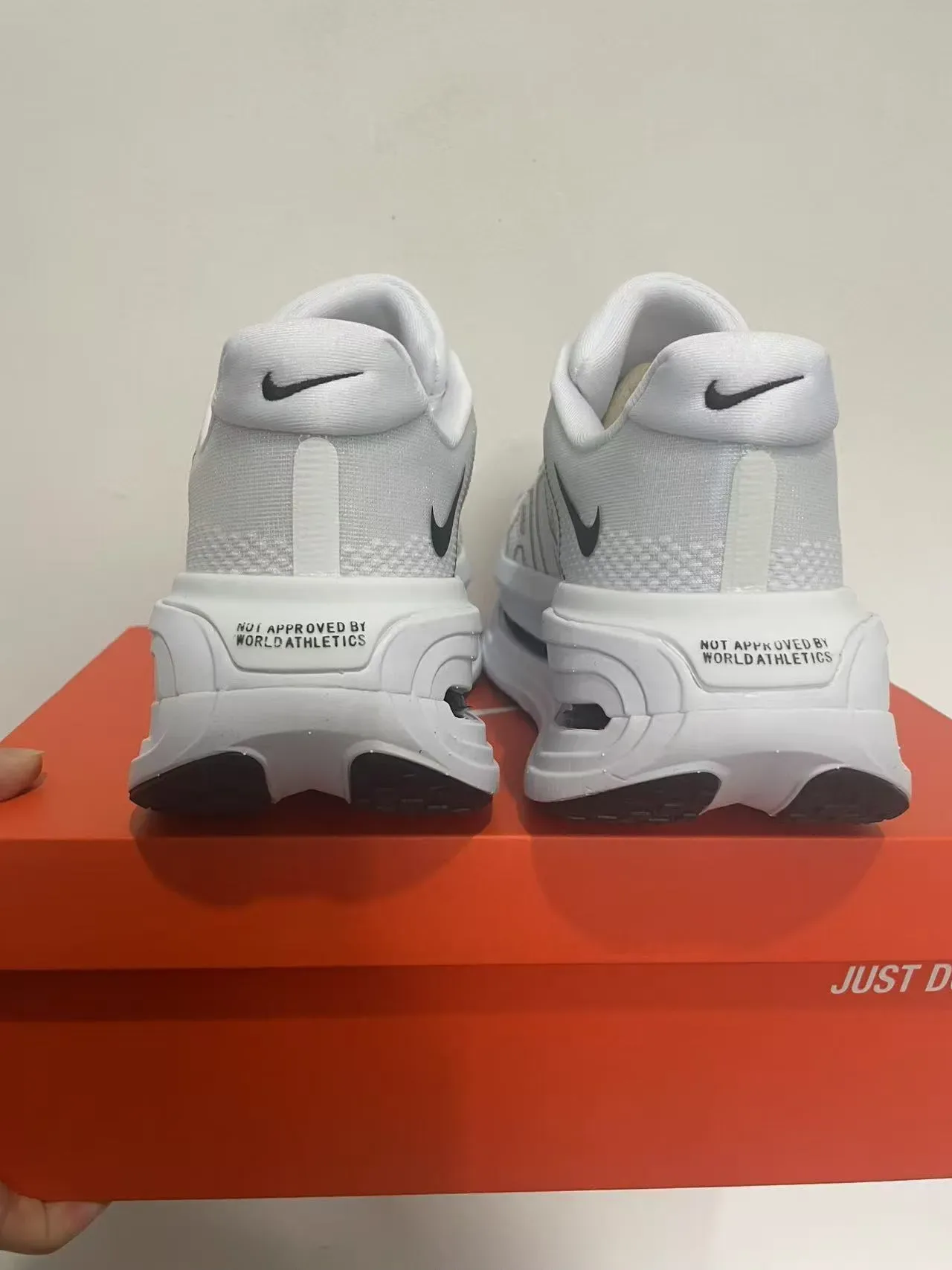 Nike White Black Knit Upper Visible Air Zoom Unit Running Shoes 4