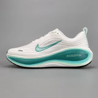 Nike zapatillas de running blancas y azules con upper de malla Engineered Knit Layered Wave Midsole