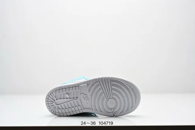 Nike White Blue High-Top Graphic-Print Basketball Shoes 5