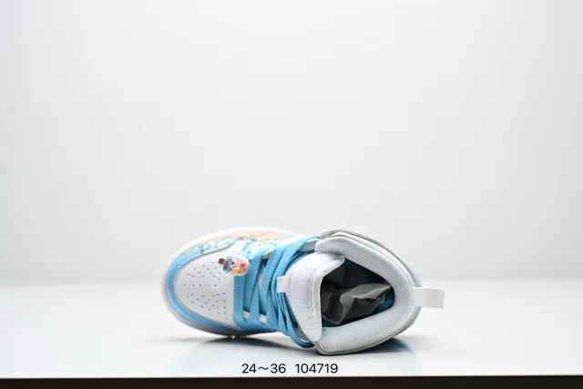 Nike White Blue High-Top Graphic-Print Basketball Shoes 6