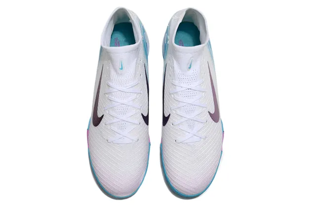 Nike Sapatos de futebol turf branco e azul com upper de knit, gola alta 2