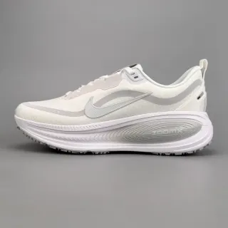 Nike সাদা ধূসর ইঞ্জিনিয়ার্ড মেশ আপার স্কাল্প্টড ZoomX মিডসোল রানিং শু