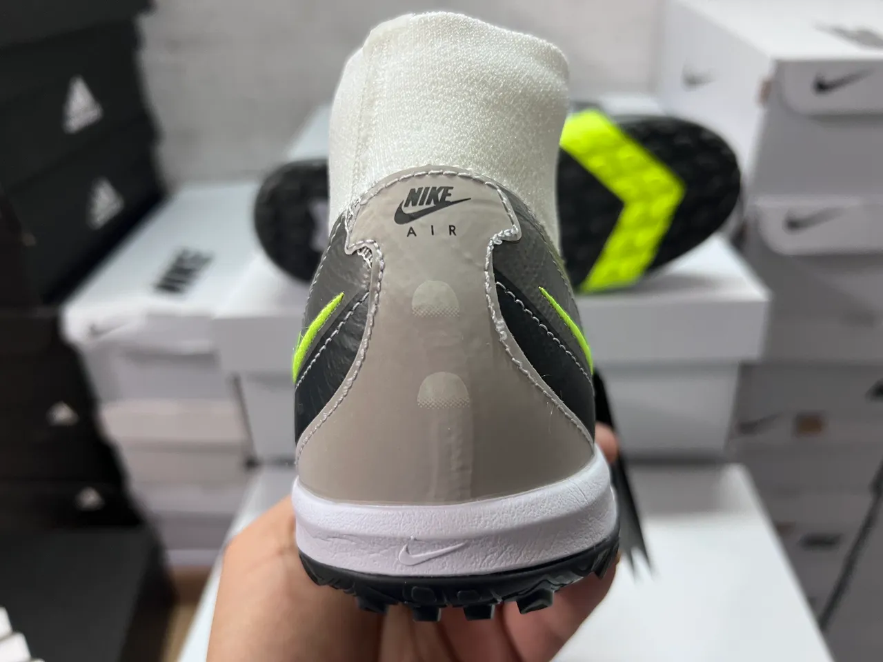 Nike Blanco Gris Tejido Superior Capas Sintéticas Superpuestas Césped Zapatos de Fútbol 9