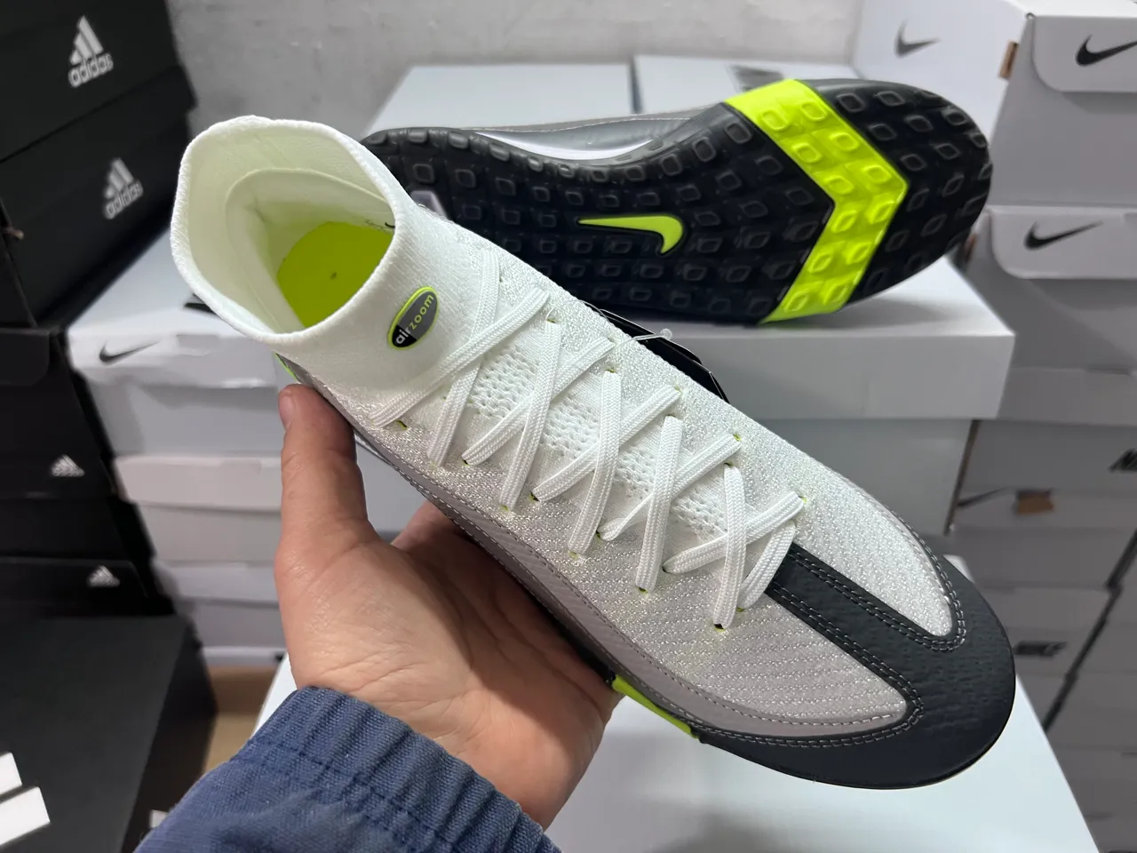 Nike Blanco Gris Tejido Superior Capas Sintéticas Superpuestas Césped Zapatos de Fútbol 11