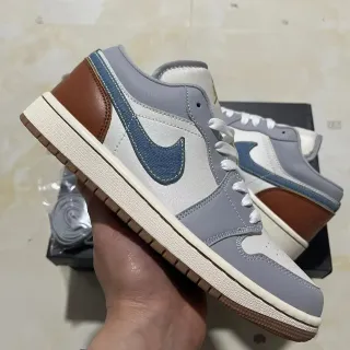 نيكي أبيض رمادي حذاء رياضي أسلوبي low-top مع سووش و لمسات الدينيم