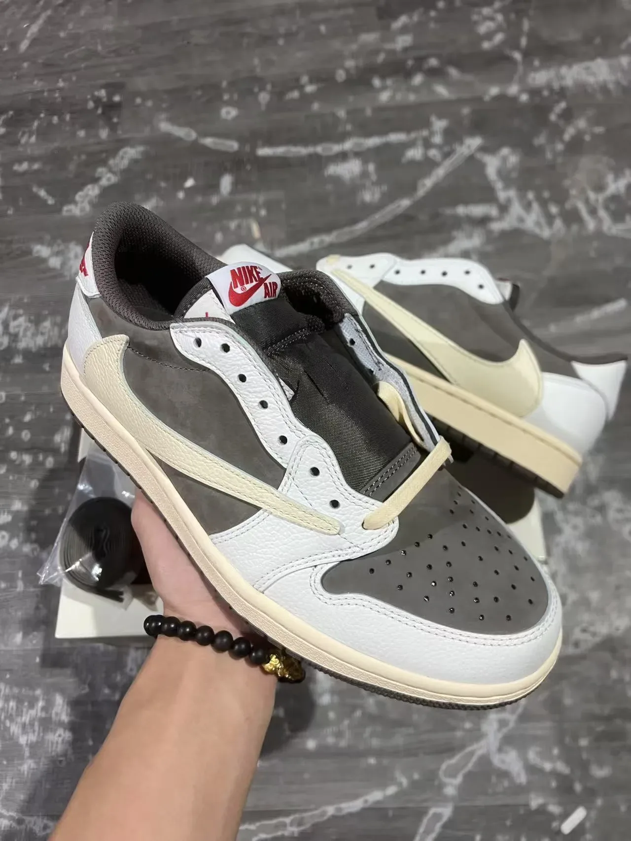 Nike সাদা ধূসর লো-টপ লেয়ার্ড লেদার-সুয়েড লাইফস্টাইল স্নিকার্স 2