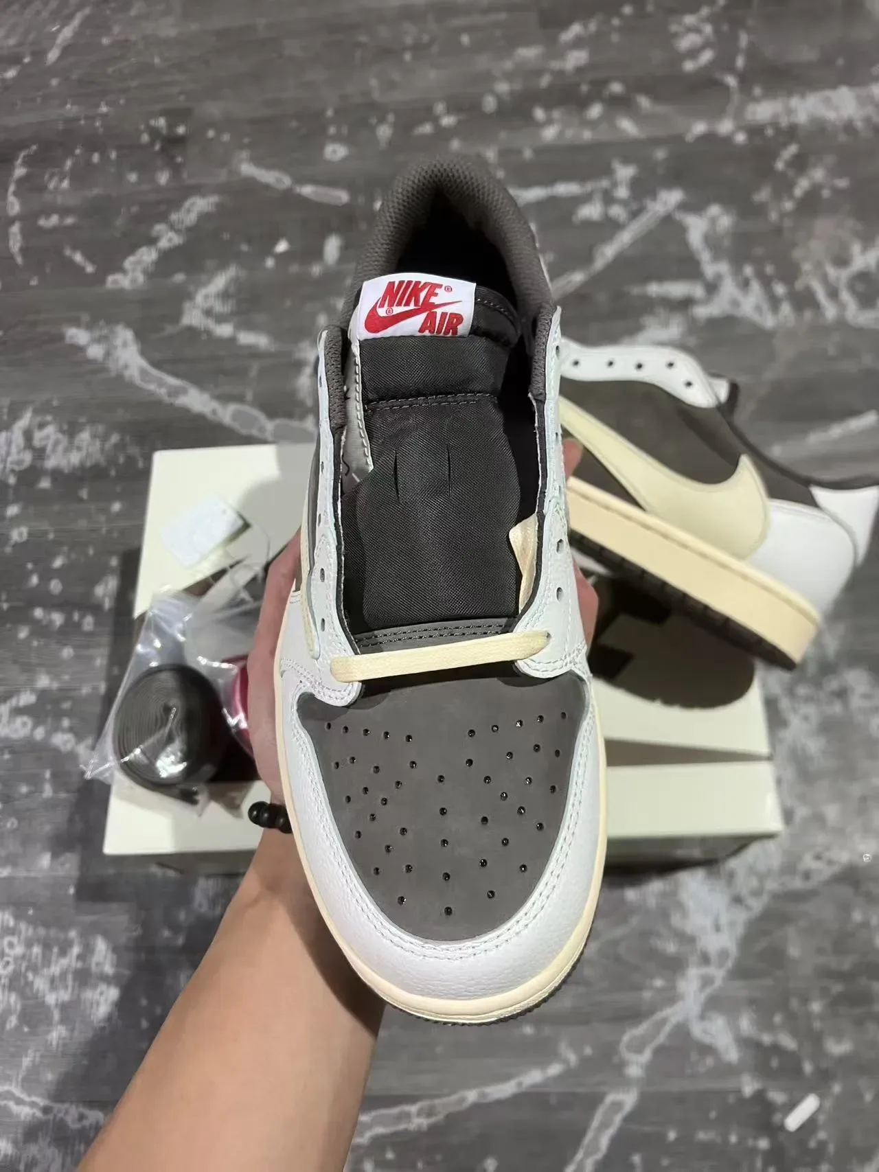 Nike সাদা ধূসর লো-টপ লেয়ার্ড লেদার-সুয়েড লাইফস্টাইল স্নিকার্স 3