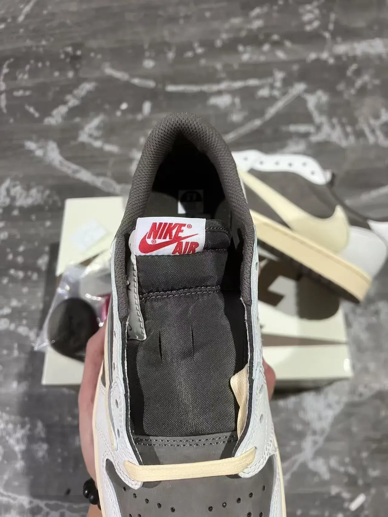 Nike সাদা ধূসর লো-টপ লেয়ার্ড লেদার-সুয়েড লাইফস্টাইল স্নিকার্স 4