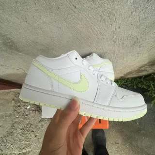 Nike White Green Low-Top Leather Upper Lifestyle Sneakers