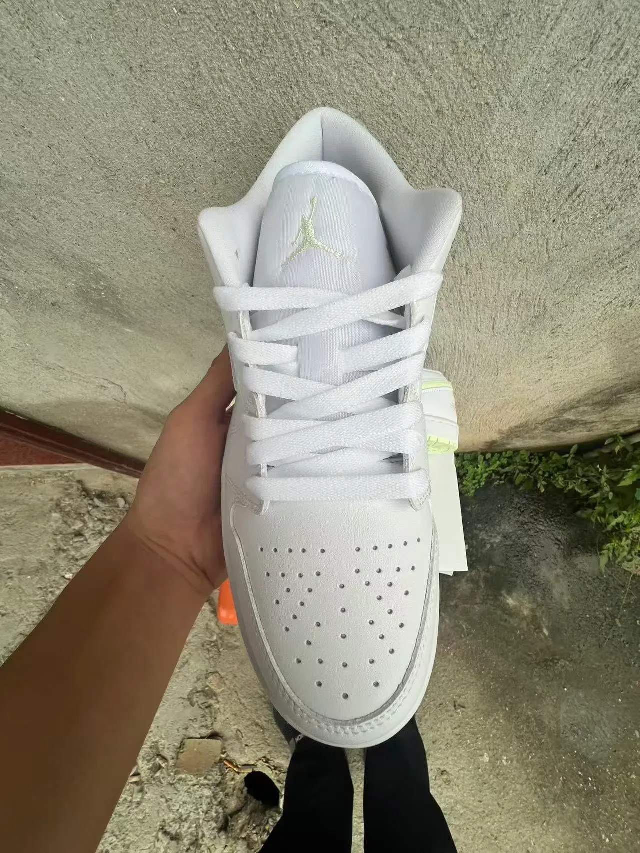 Nike White Green Low-Top Leather Upper Lifestyle Sneakers 3