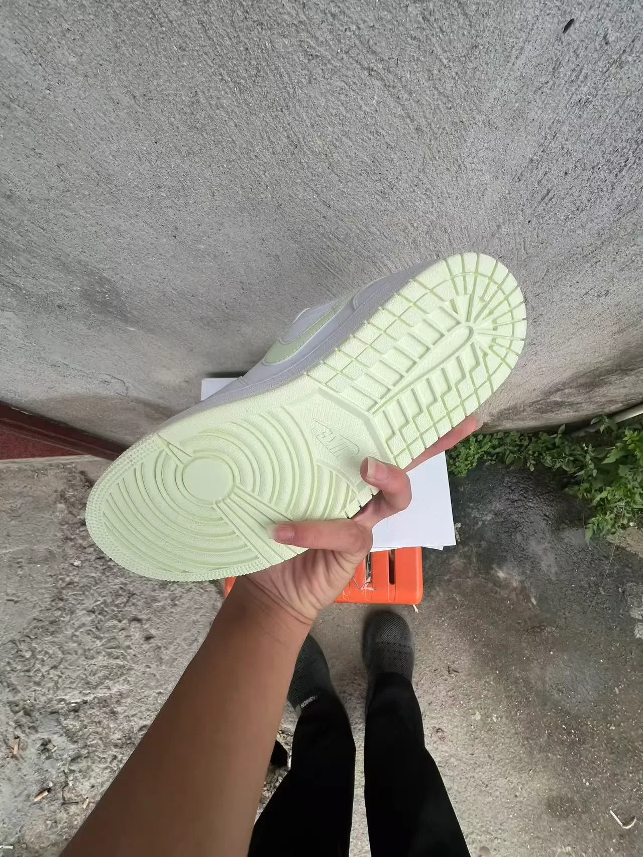 Nike White Green Low-Top Leather Upper Lifestyle Sneakers 6