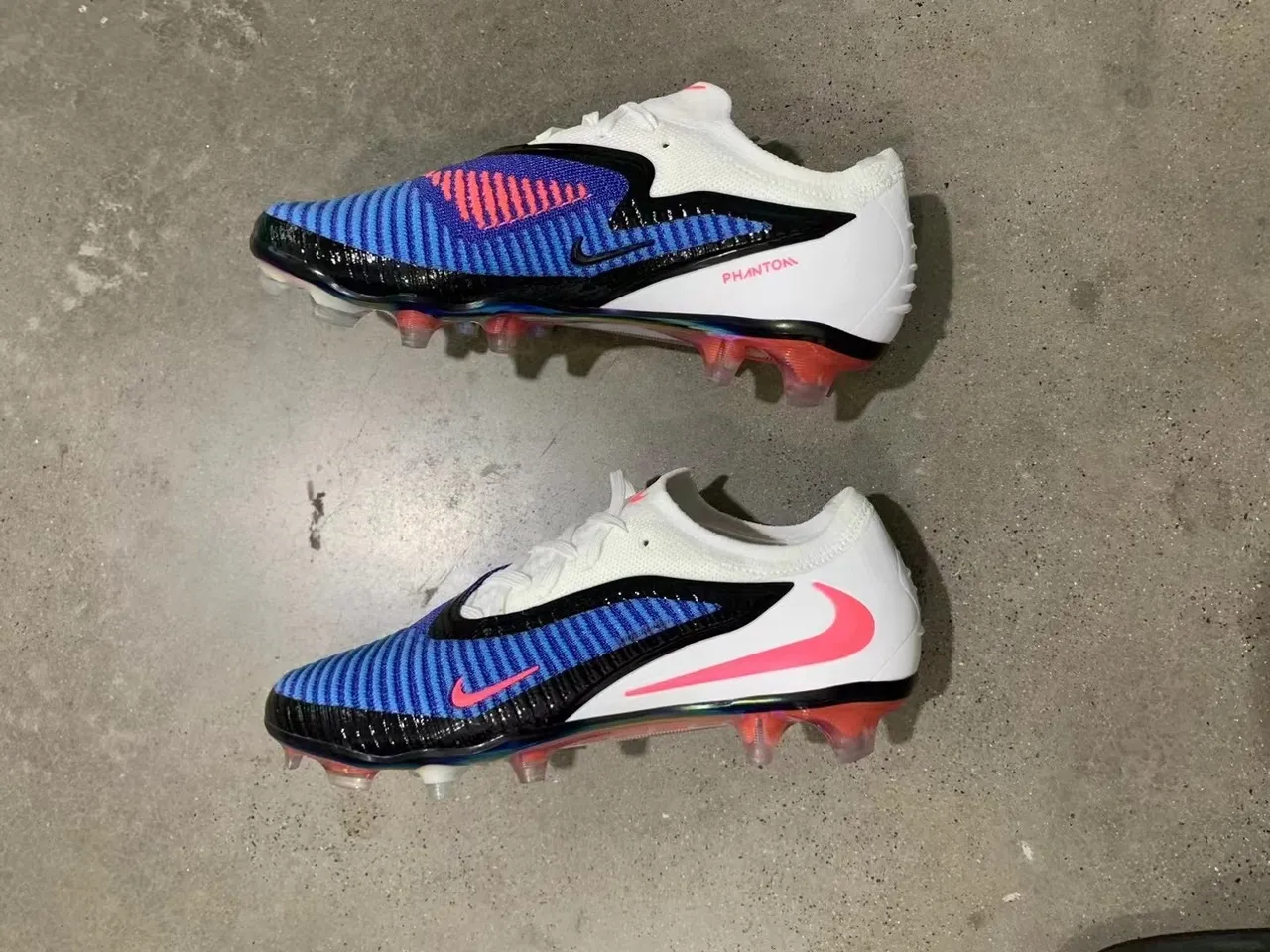Nike Blanc Multicolore Tricoté Haut Semelle Iridescente Terrain Firme Chaussures de Football 10