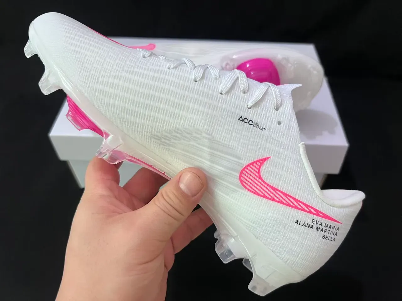 Nike Zapatos de Fútbol Firm-Ground Blancos y Rosas Flyweave Upper Swoosh 4