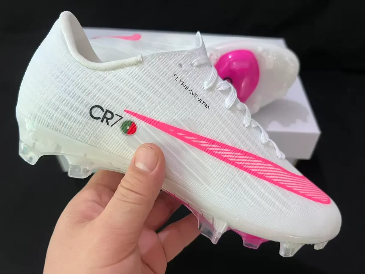 Nike Zapatos de Fútbol Firm-Ground Blancos y Rosas Flyweave Upper Swoosh 6