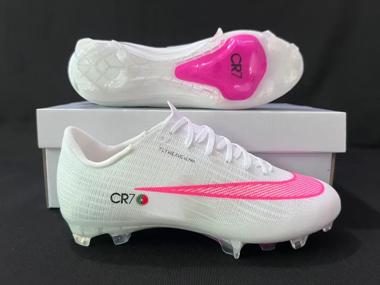 Nike Zapatos de Fútbol Firm-Ground Blancos y Rosas Flyweave Upper Swoosh 7