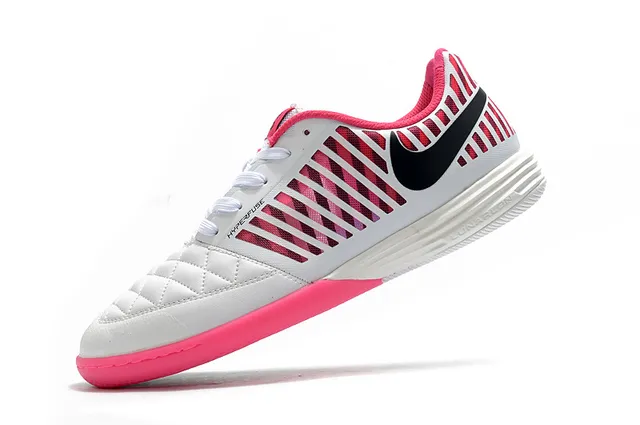 Nike सफेद गुलाबी क्विल्टेड टो बॉक्स सिंथेटिक केज इंडोर सॉकर जूते 3