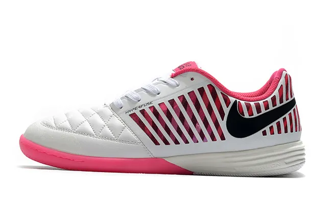 Nike सफेद गुलाबी क्विल्टेड टो बॉक्स सिंथेटिक केज इंडोर सॉकर जूते 7