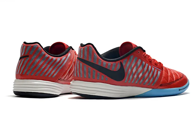Nike सफेद गुलाबी क्विल्टेड टो बॉक्स सिंथेटिक केज इंडोर सॉकर जूते 11