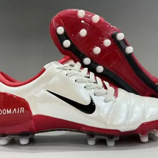 Nike Botas de futebol brancas e vermelhas, low-cut, upper de couro, vamp acolchoado, para terreno firme