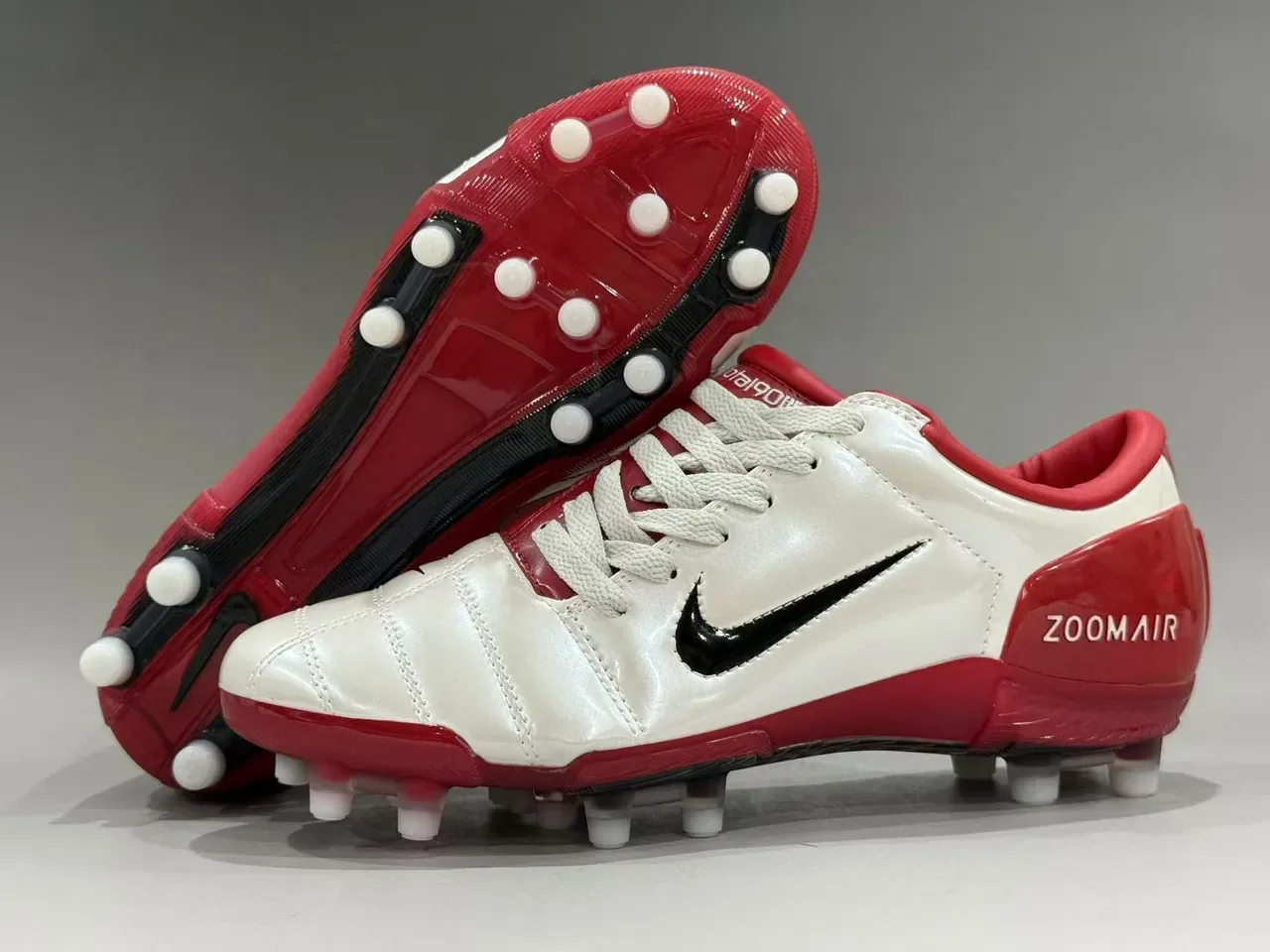 Nike White Red Low-Cut Leather Upper Quilted Vamp Firm-Ground Soccer Shoes 2
