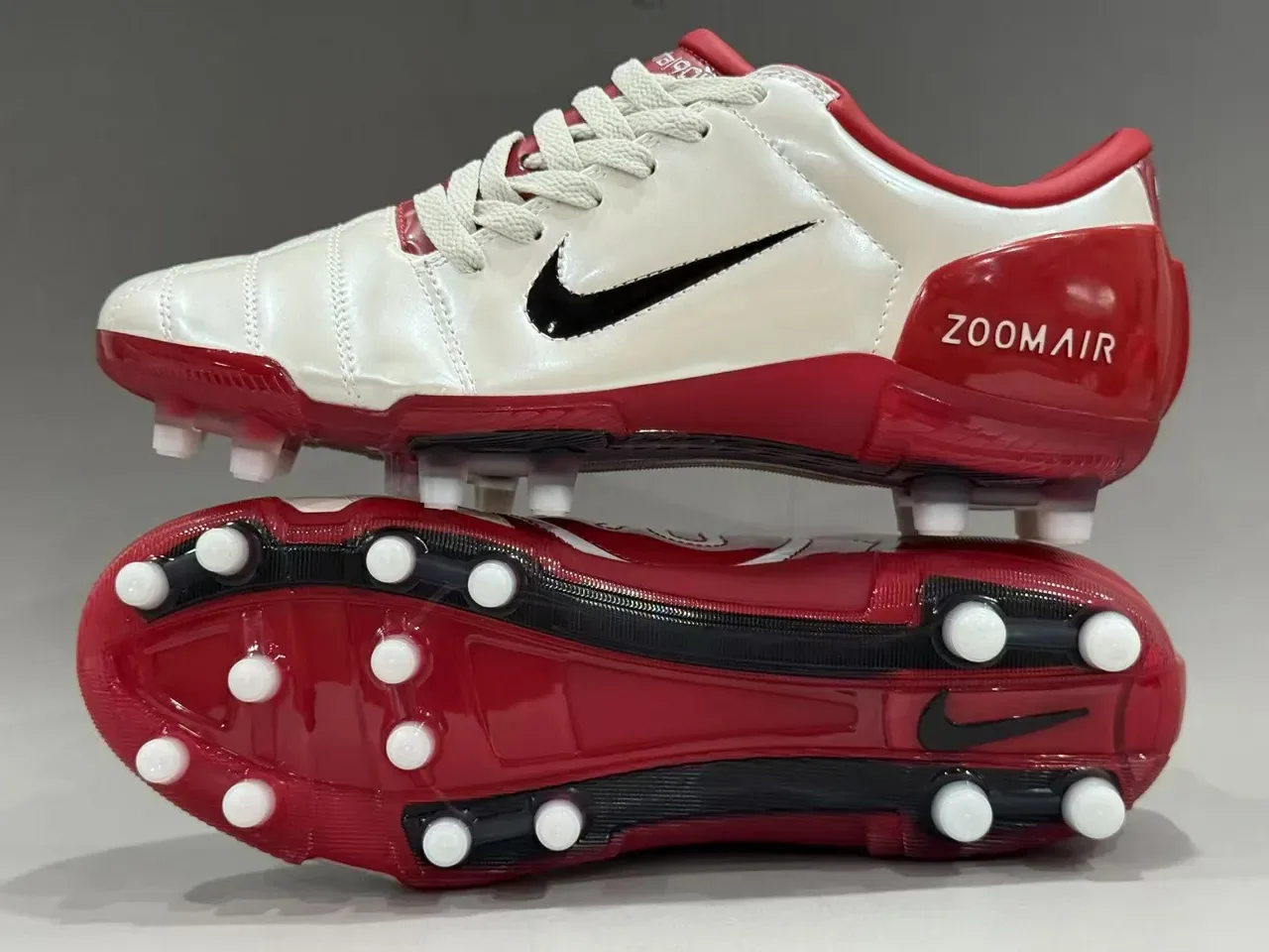 Nike White Red Low-Cut Leather Upper Quilted Vamp Firm-Ground Soccer Shoes 3