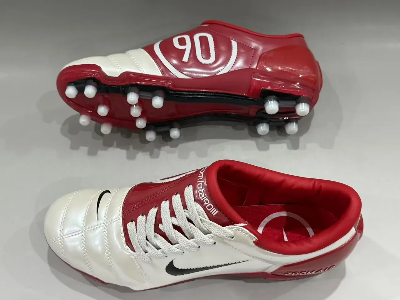 Nike White Red Low-Cut Leather Upper Quilted Vamp Firm-Ground Soccer Shoes 6
