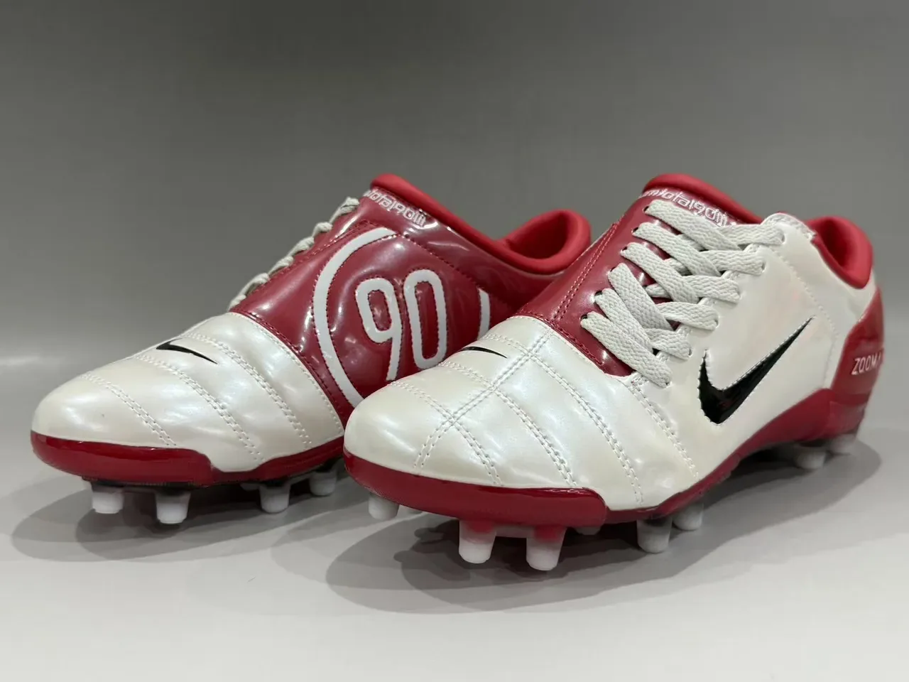 Nike White Red Low-Cut Leather Upper Quilted Vamp Firm-Ground Soccer Shoes 7