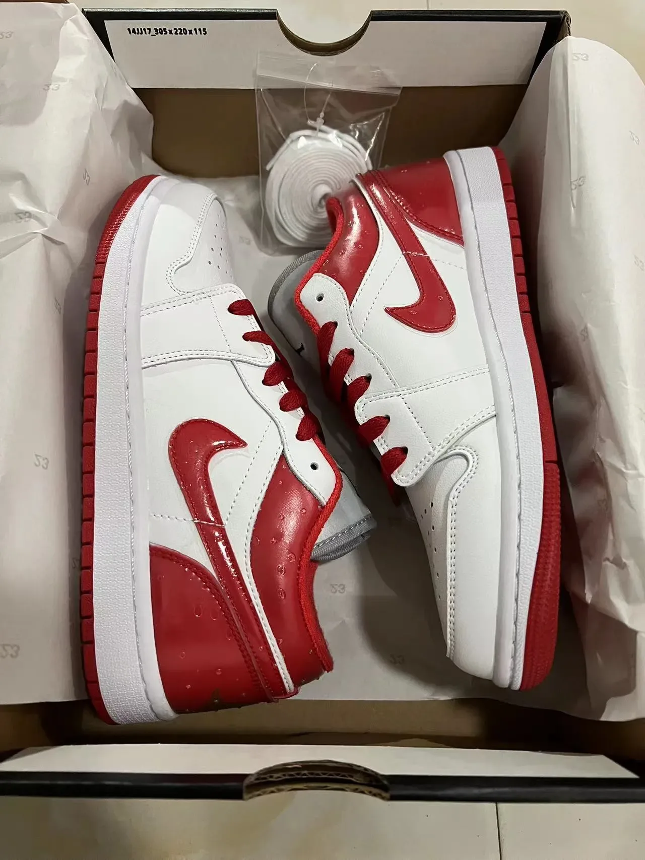 Nike White Red Low-Top Glossy Patent Overlays Lifestyle Sneakers 9