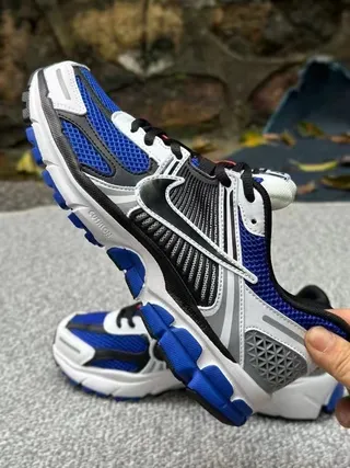 Nike Zoom Vomero 5 蓝白网面鞋面分层合成笼跑鞋 3