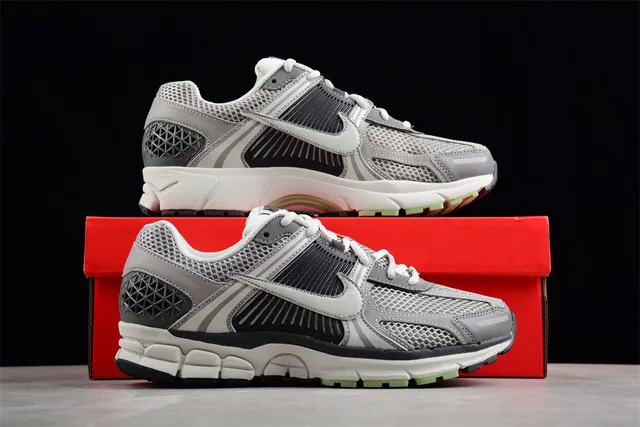 Nike Zoom Vomero 5 Gray Black White Mint Running Shoes 2