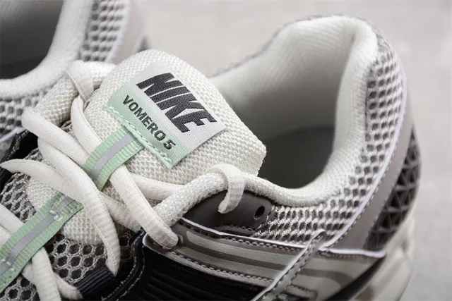 Nike Zoom Vomero 5 Gray Black White Mint Running Shoes 7