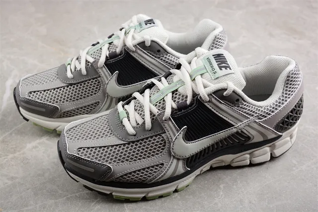 Nike Zoom Vomero 5 Gray Black White Mint Running Shoes 10